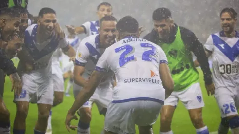 Claudio Aquino junto a sus compañeros de Vélez Sarsfield.
