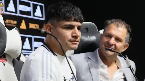 Claudio Aquino en la presentación como jugador de Colo Colo.
