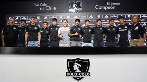 9 juveniles firmaron su primer contrato en Colo Colo.
