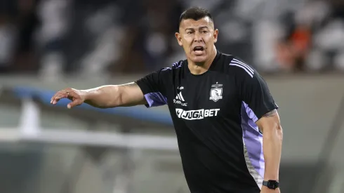 Jorge Almirón no quedó contento tras el empate de Colo Colo.
