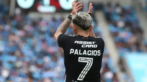 Carlos Palacios con la camiseta siete de Colo Colo
