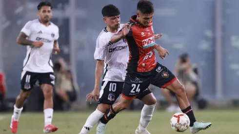 Dylan Portilla jugando por Limache ante Colo Colo.
