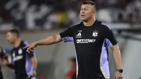 Jarita respaldó la criticada línea de 3 defensas de Almirón en Colo Colo.
