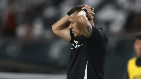 Jorge Almirón sufre con una nueva baja en Colo Colo.
