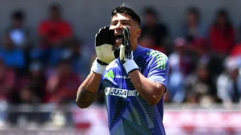 Brayan Cortés recibió el respaldo de Johnny Herrera.
