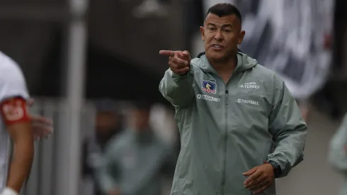 Jorge Almirón probó formaciones para parar ante Palestino.
