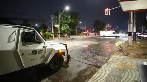 Una noche dramática se vivió en las afueras del Monumental.
