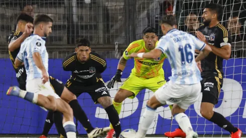 Colo Colo sufrió con el empate de Racing.

