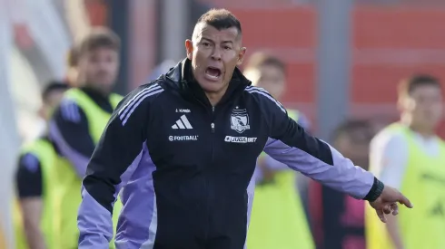 Jorge Almirón vuelve a tensionar las cosas en Colo Colo.
