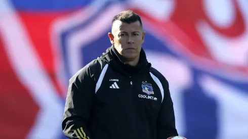 Jorge Almirón suma problemas en Colo Colo.
