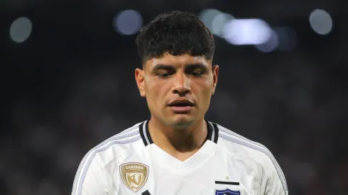 Claudio Aquino se aburrió de los árbitros contra Colo Colo.

