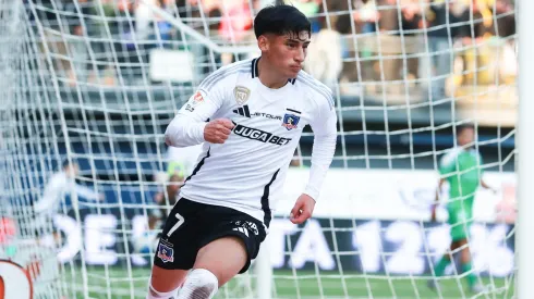Francisco Marchant con la camiseta de Colo Colo.
