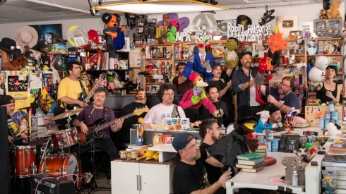 Colo Colo presente en el Tiny Desk de 31 Minutos.
