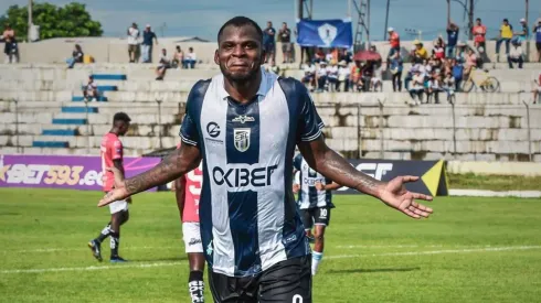 Joseph Cox marcó tres goles con 9 de Octubre (Foto: 9 de Octubre)
