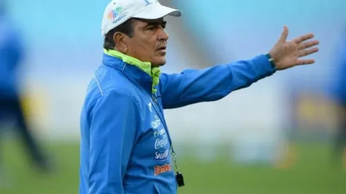 El técnico casi metió a Honduras en el Mundial tras caer ante Australia en el repechaje
