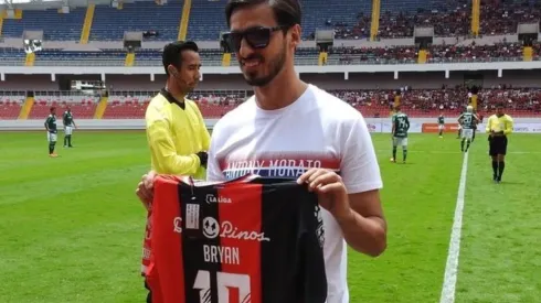 Ruiz fue homenajeado el domingo por Alajuelense, en un partido ante Palmeiras
