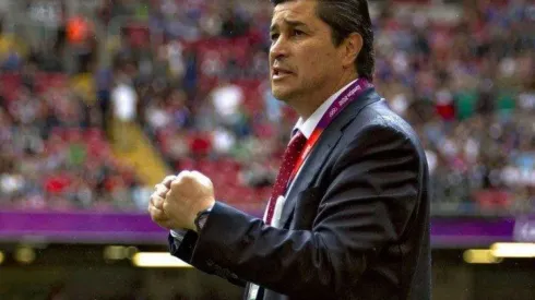 El estratega azteca se presenta como rival de Almeyda por el banquillo de la tricolor
