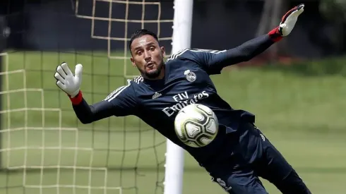 El arquero tico tendrá muchos entrenamientos y suplencias por delante en Madrid
