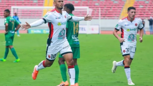 Alajuelense se impuso a Limón con goles de Alex López y Lássiter