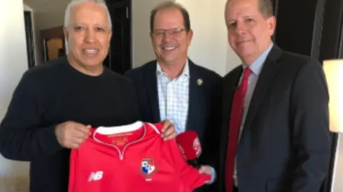 El Tolo Gallego ya posó con la camiseta de Panamá