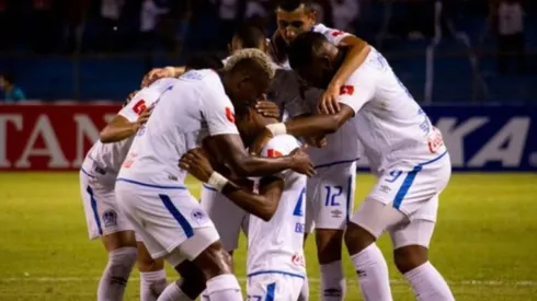 Pedro Troglio le pide a sus futbolistas que no hagan el amor