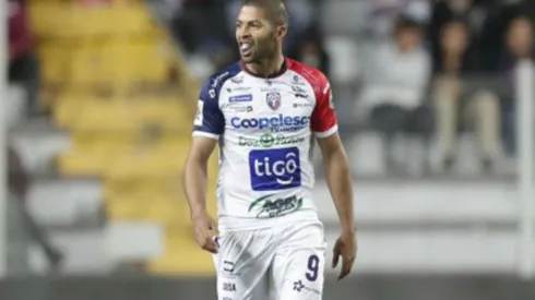 ¡Álvaro Saborío seguirá jugando al fútbol!