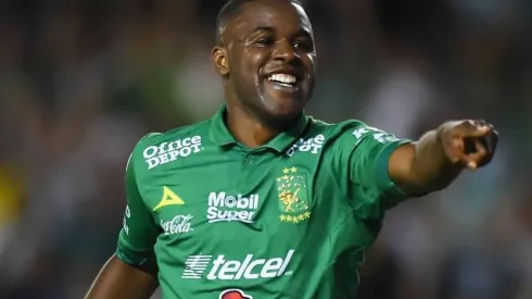 Joel Campbell vistiendo los colores del León
