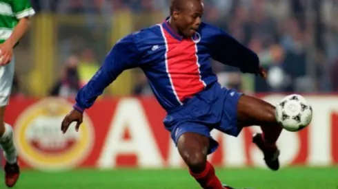 Dely Valdés con la camiseta del PSG
