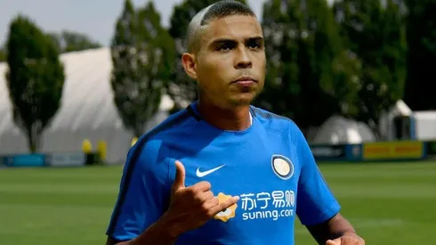 Rigoberto Rivas se cortó el cabello y homenajeó a Ronaldo Nazario