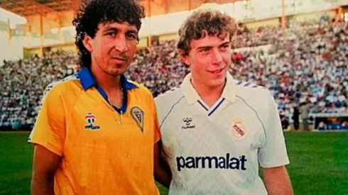 Mágico González junto a una leyenda del Real Madrid