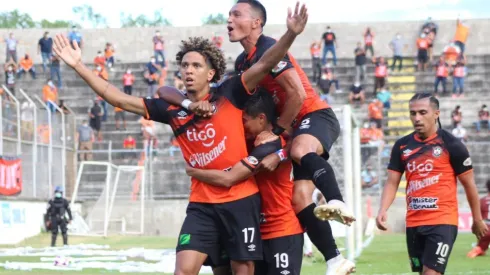 Águila es el primer semifinalista en El Salvador
