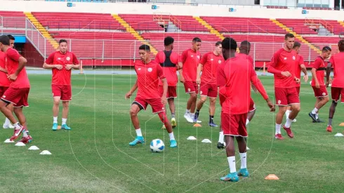 Los 5 jugadores de Costa Rica que se perderán el repechaje ante Nueva Zelanda.
