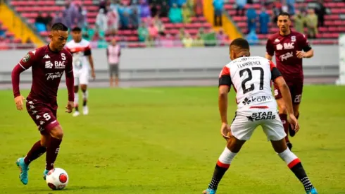 ¡Clásico igualado! Saprissa y Alajuelense empatan en la semifinal de ida.
