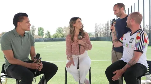 Chiellini interrumpe entrevista de Denil Maldonado para elogiarlo (LAFC)
