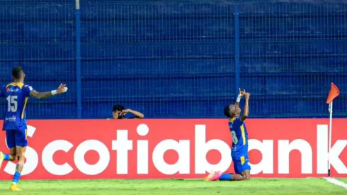 Universitario venció a Jocoro con remontada incluida
