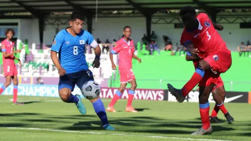 Futbolista salvadoreño estará aprueba en Alajuelense.
