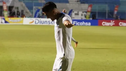 Luis Palma homenajeó a Carlos Pavón en su festejo de gol.
