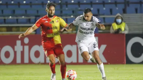 GUATEMALA, GUATEMALA. AUGUST 30th: Jorge Aparicio #25 of Comunicaciones during the group C match between Comunicaciones and Herediano in the Concacaf Central American Cup, held at the Doroteo Guamuch Flores stadium, in Guatemala City, Guatemala.<br />
(PHOTO BY NORVIN MENDOZA/STRAFFON IMAGES/MANDATORY CREDIT/EDITORIAL USE/NOT FOR SALE/NOT ARCHIVE)
