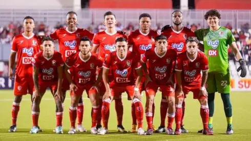 Equipo de Real Estelí posa para foto
