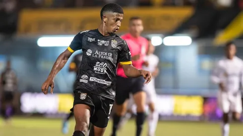 Motagua buscaría el fichaje de Serrano
