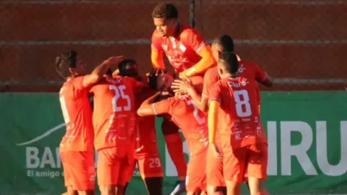 Jugadores de Achuapa celebrando un gol
