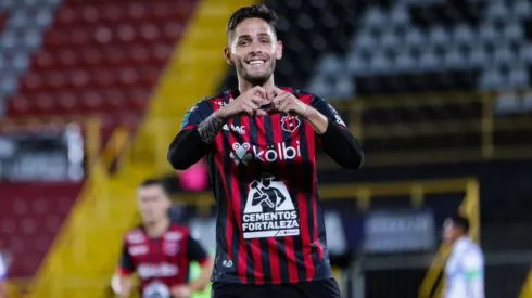 Jonathan Moya regresará a Alajuelense por un largo tiempo.
