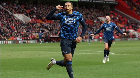 Nathaniel Méndez-Laing anotó en una victoria importante de Derby County (Video)

