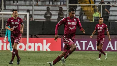 Saprissa podría vender un jugador al exterior. (Foto: Teletica)
