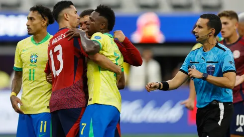 La molestia de Brasil tras dos jugadas vs. Costa Rica
