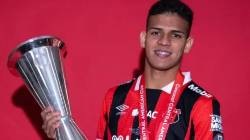 Inesperado destino de Edward Cedeño lejos de Alajuelense