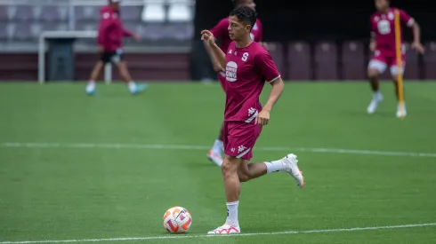 Warren Madrigal ilusiona al Valencia.
