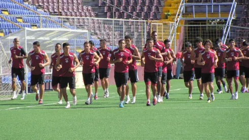 Fue campeón con Saprissa, lo creían retirado y ahora enfrentaría a su ex club