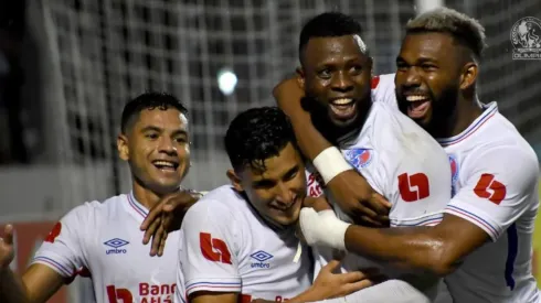 Uno de los goleadores de Olimpia sufre grave lesión 
