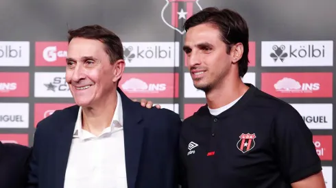 Tiembla Guimaraes: Alajuelense puede perder a Bryan Ruiz por una razón especial
